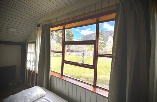 Colonia Suiza Chalet De Esquí | Amazing Cabin on the Shore of Lake Moreno H58 by Apartments Bariloche