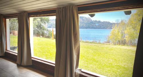 Colonia Suiza Chalet De Esquí | Amazing Cabin on the Shore of Lake Moreno H58 by Apartments Bariloche