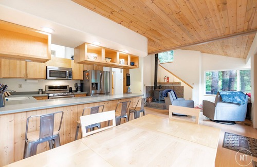 Alyeska Cabina | Amazing cabin close to lifts, brewery, dining, hiking and biking.
