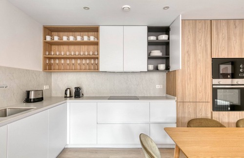 Cotos Apartamento | Amazing Chamartin 2BR w/gym & swimpool, by Blueground