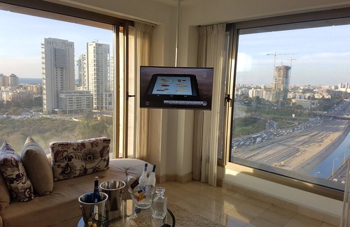 Shafir Apartamento | ¡Increíble apartamento con vistas a la ciudad y al mar! Tel Aviv