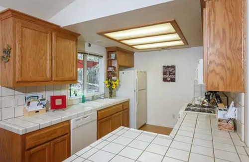 Mariposa Casa | Amazing comfort, family friendly, perfect home base for a Yosemite Adventure!