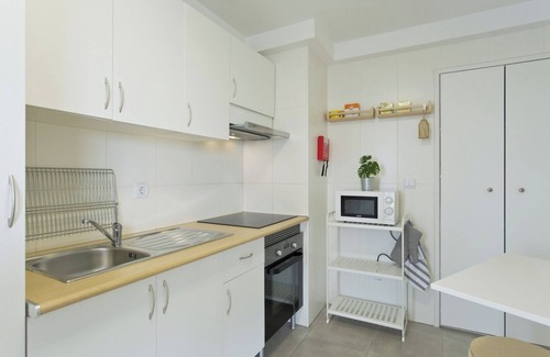 Leixões Apartamento | Sunny Cosy Flat w / Balcony by Host Wise