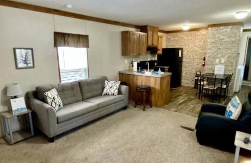 Dunnellon Casa | Amazing Cottage Surrounded by Trees in Dunnellon, Florida