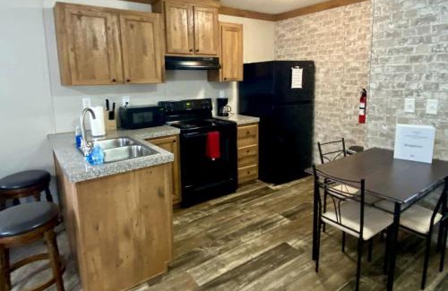 Dunnellon Casa | Amazing Cottage Surrounded by Trees in Dunnellon, Florida