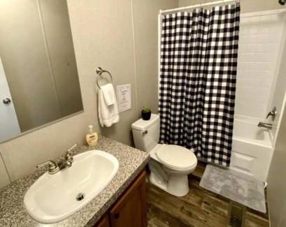 Dunnellon Casa | Amazing Cottage Surrounded by Trees in Dunnellon, Florida