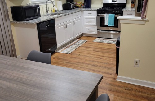 Stone Mountain Casa | Amazing cozy 2bdrm 2 1/2bth Townhome w/ screened patio, close to Dwntwn Atlanta!