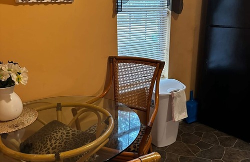 Lithonia Casa | Amazing Cozy 2Br home In Lithonia/Stone Mountain W/ 2 FULL bath Private Deck