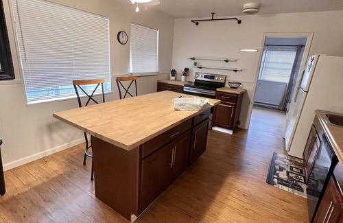 Hazel Park Casa | Amazing cute house, in the middle of Hazel park, close to 75 and 696