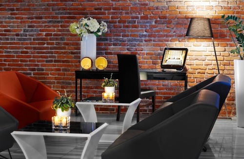 Stradom Hotel | Amazing Downtown Getaway | Near Local Landmarks