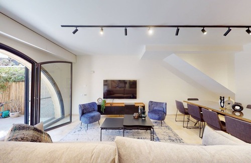 Mamilla Apartamento | Amazing Duplex 3 Bdrs & Garden ~David Village-MAMILLA