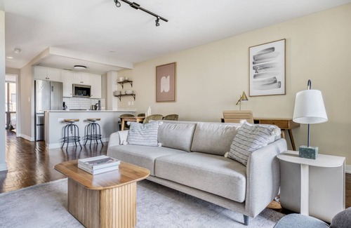 Edgewater Beach Apartamento | Amazing Edgewater 2BR, nr Lake Michigan, by Blueground