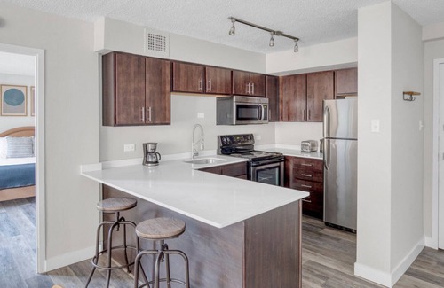 Edgewater Beach Apartamento | Amazing Edgewater 2BR w/ Gym, Deck & Lounge, 5 blocks to L, by Blueground