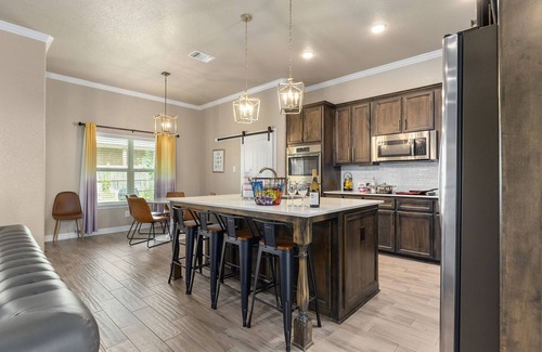 Killeen Casa | Amazing Entertaining Home! Perfect For Large Families, Groups, Workers and Soldi