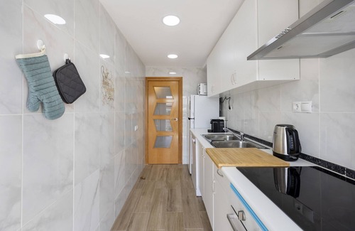 Cornella de Llobregat Apartamento | Increíble y luminosa casa de 3 dormitorios con aproximadamente 63 m², ubicada en la encantadora ciudad de Cornellà de Llobregat, a solo 20 minutos de la vibrante ciudad de Barcelona.