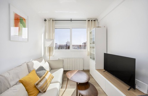 Cornella de Llobregat Apartamento | Increíble y luminosa casa de 3 dormitorios con aproximadamente 63 m², ubicada en la encantadora ciudad de Cornellà de Llobregat, a solo 20 minutos de la vibrante ciudad de Barcelona.