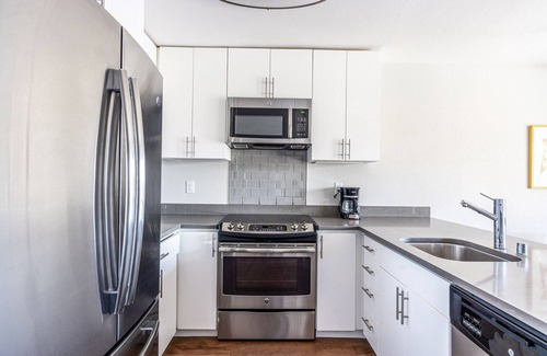 Foster City Apartamento | Amazing Foster City 1BR w/ Pool, W/D, Gym, near highways, by Blueground