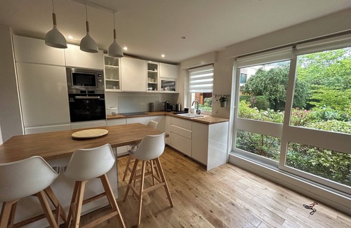 Le Chesnay Apartamento | Amazing 2-bedroom apartment with WiFi close to Versailles castle, parly 2 mall