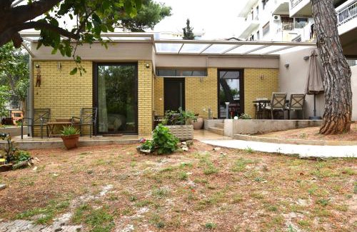 Vouliagmeni Casa | Amazing Garden House