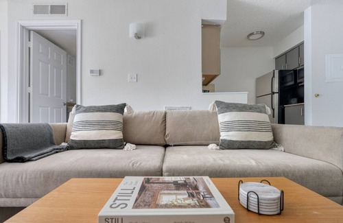 Gateway Apartamento | Amazing Gateway Studio w/ Gym, Pool, nr Movies, by Blueground