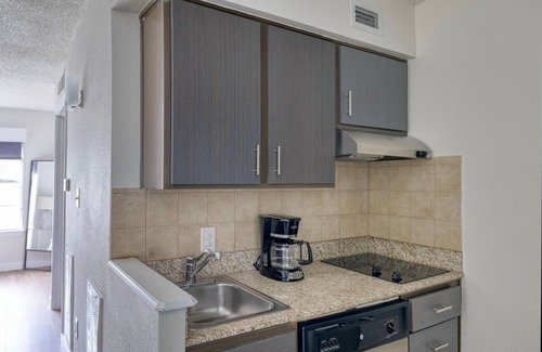 Gateway Apartamento | Amazing Gateway Studio w/ Gym, Pool, nr Movies, by Blueground