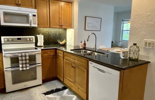 Palma Sola Casa | Amazing heated pool & spa just minutes from Anna Maria Island