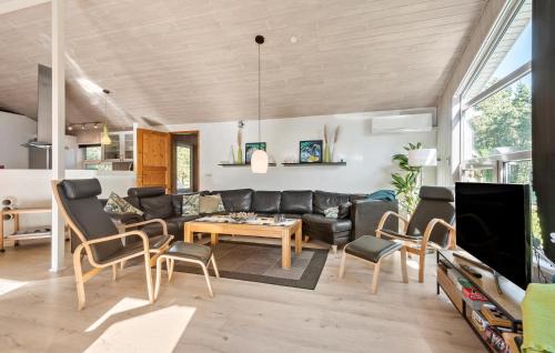 Blavand Casa | Amazing Home In Blåvand With Kitchen