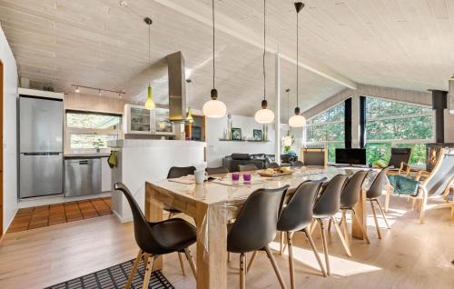 Blavand Casa | Amazing Home In Blåvand With Kitchen