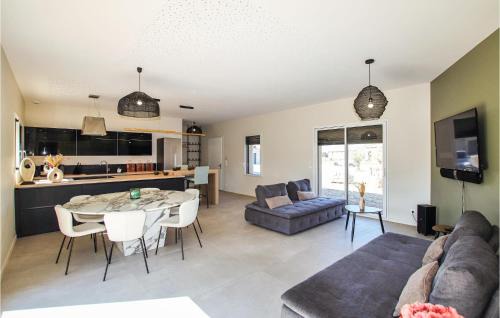 Cleon-d'Andran Casa | Amazing Home In Cléon D' Andran