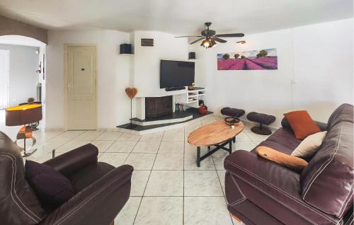 Creissan Casa | Amazing Home In Creissan