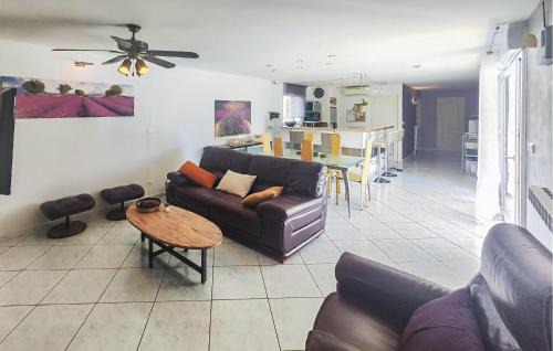 Creissan Casa | Amazing Home In Creissan