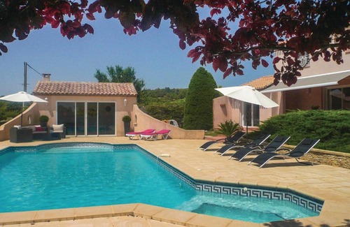 Creissan Casa | Amazing home in Creissan with 3 Bedrooms, WiFi and Outdoor swimming pool