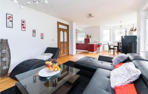 Fericanci Casa | Amazing Home In Fericanci With Sauna
