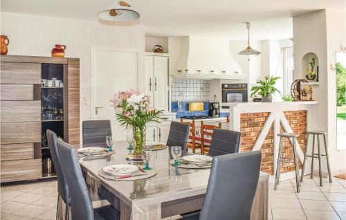 Evran Casa | Amazing Home In Evran With Kitchen