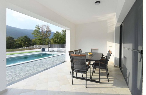 Municipality of Gracac Casa | Acogedora casa en Gracac con sauna