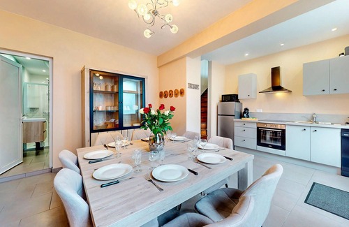 Haybes Casa | Increíble casa en Haybes con WiFi