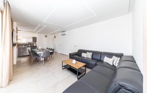 Kastel Stafilic Casa | Amazing Home In Kastel Stafilic