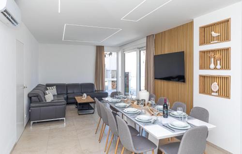Kastel Stafilic Casa | Amazing Home In Kastel Stafilic