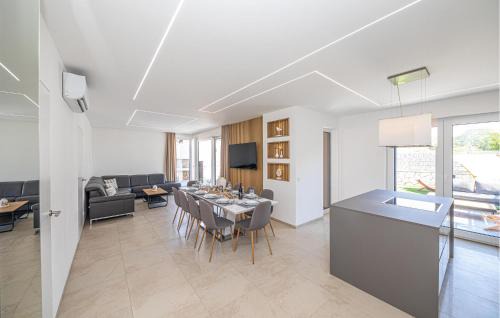 Kastel Stafilic Casa | Amazing Home In Kastel Stafilic