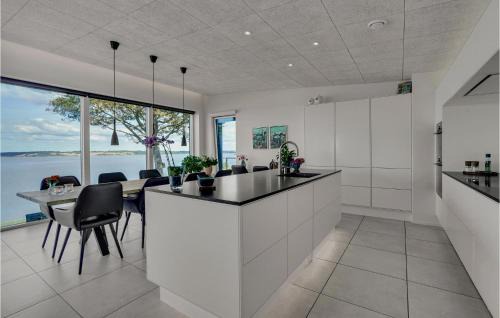 Hjarbæk Casa | Amazing Home In Løgstrup With Wifi