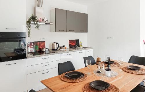 Salakovci Casa | Amazing Home In Labin With Kitchen