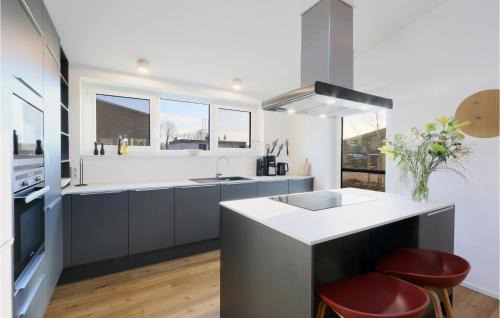Lembruch Casa | Amazing Home In Lembruchdümmer See