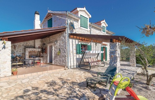 Lozovac Casa | Increíble casa en Lozovac con cocina.