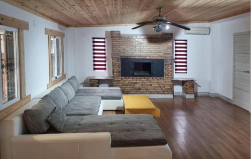 Macastre Casa | Amazing Home In Macastre With Sauna