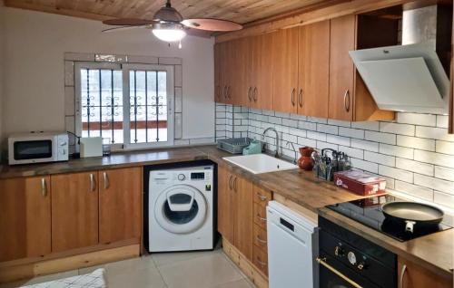 Macastre Casa | Amazing Home In Macastre With Sauna