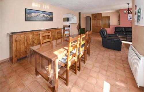 Mazan Casa | Amazing Home In Mazan With Kitchen