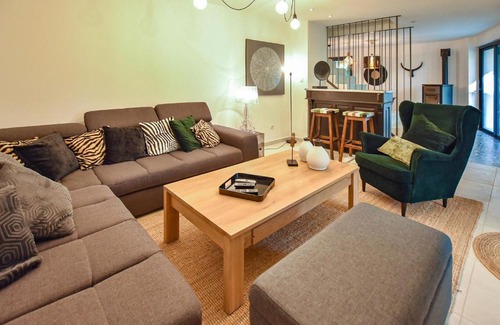 Monieux Casa | Amazing home in Monieux with 5 Bedrooms and WiFi