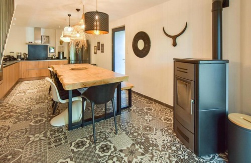 Monieux Casa | Amazing home in Monieux with 5 Bedrooms and WiFi