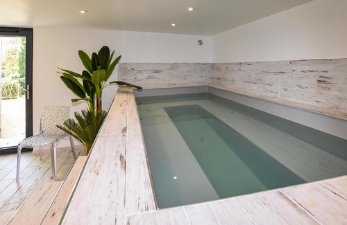 Monieux Casa | Amazing home in Monieux with 5 Bedrooms and WiFi