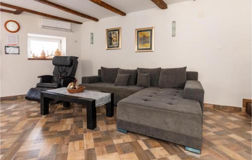 Opuzen Casa | Amazing Home In Opuzen With Kitchen
